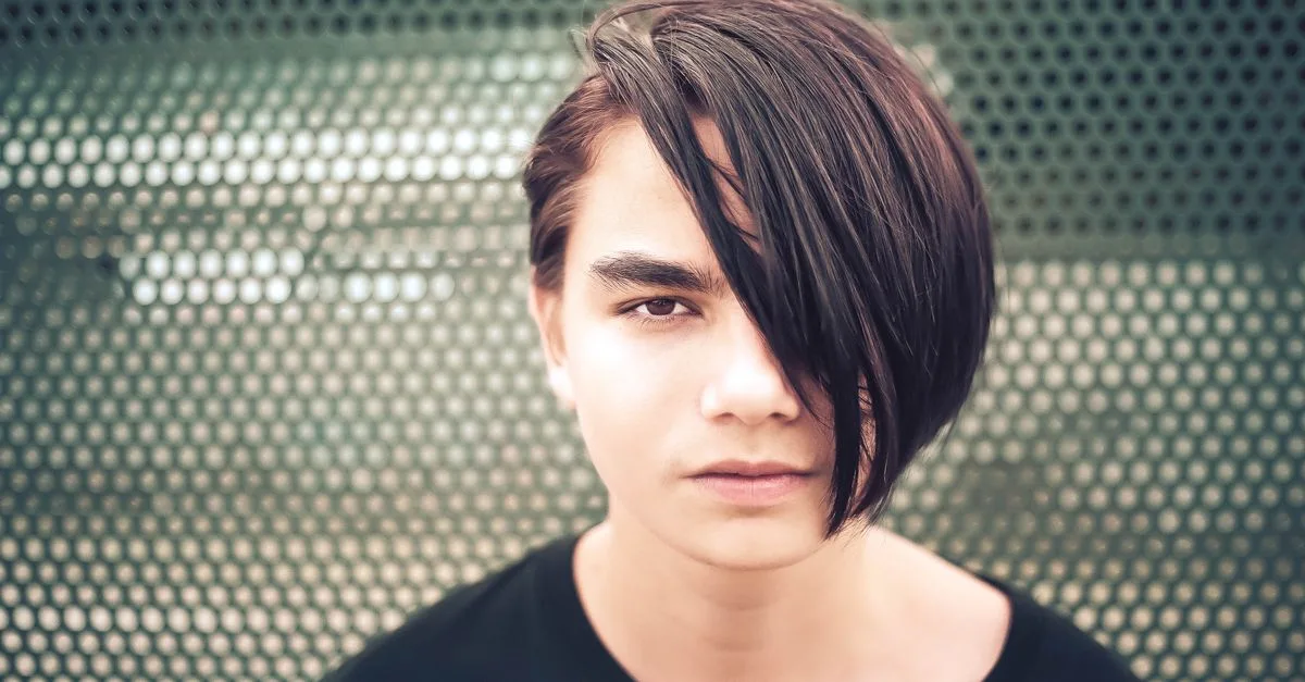 découvrez la coupe de cheveux bob asymétrique, un style moderne et élégant qui apporte dynamisme et personnalité à votre look.