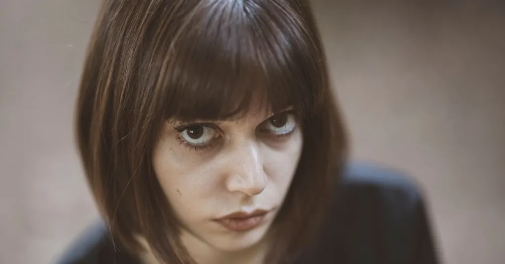 découvrez la coupe de cheveux asymétrique bob, un style moderne et élégant qui apporte dynamisme et originalité à votre look.