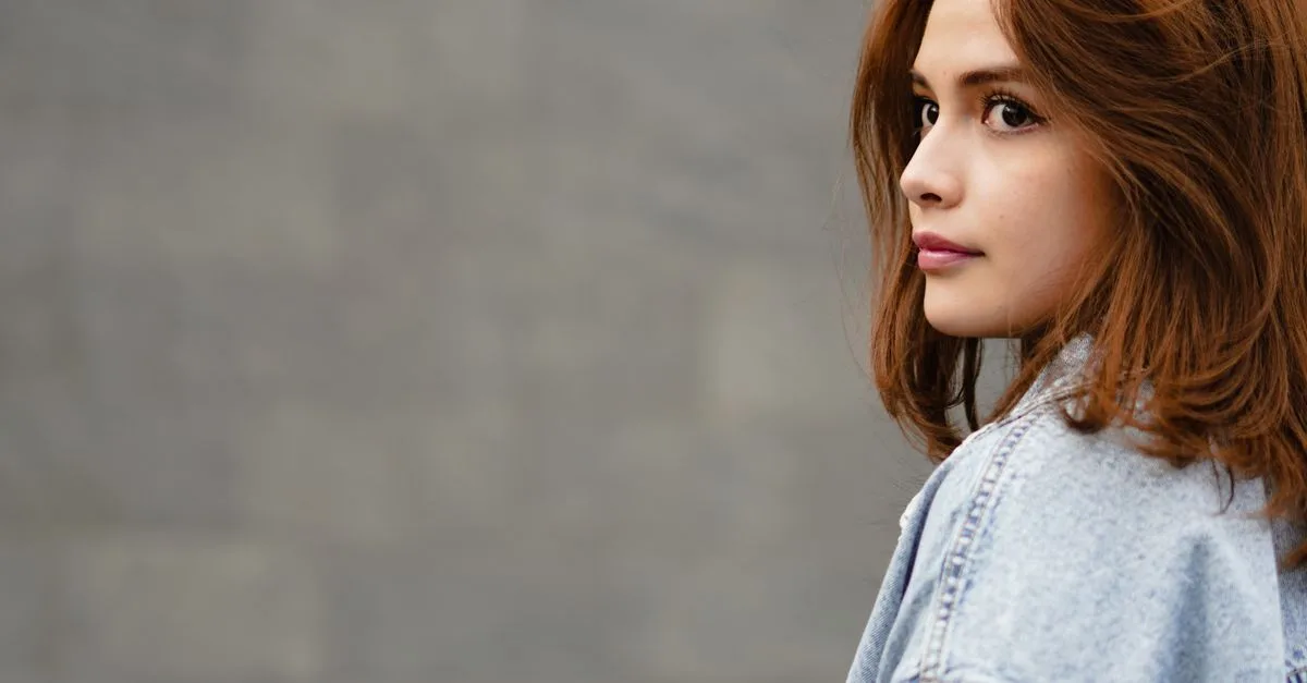 découvrez la coiffure bob dégradée floue, un style moderne et élégant qui apporte volume et mouvement à vos cheveux pour un look naturel et sophistiqué.