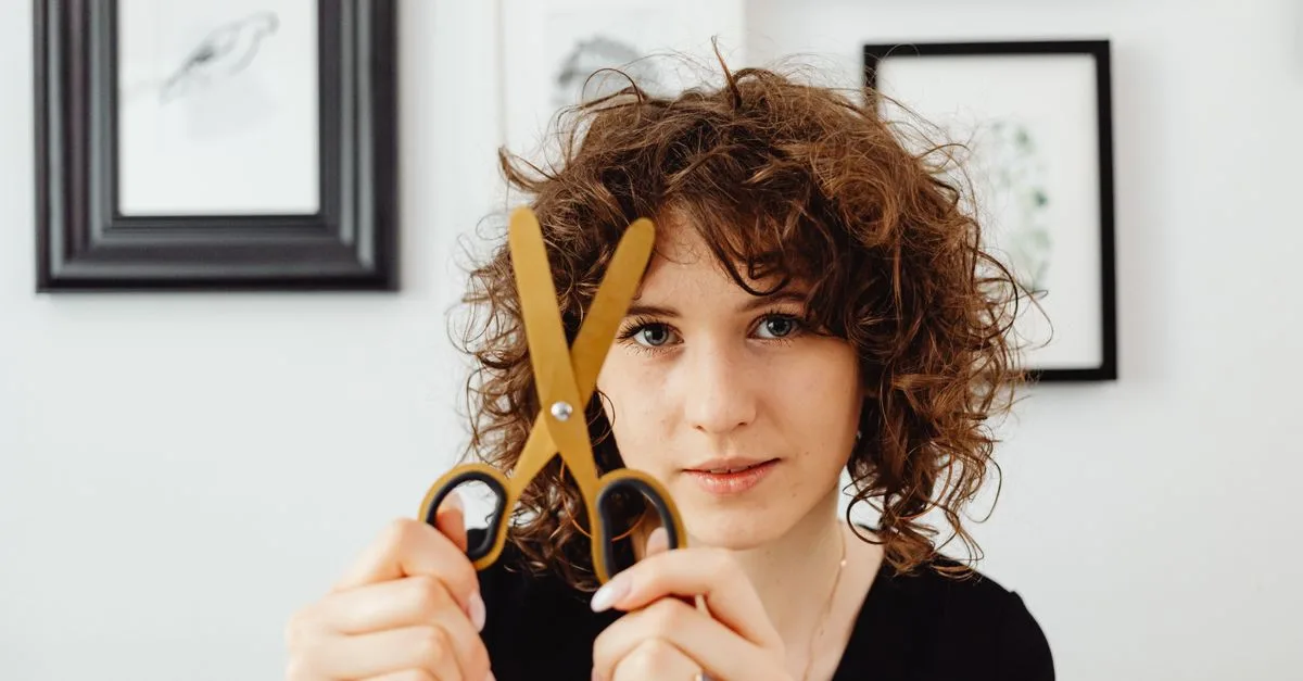 découvrez la coupe curly bob, une longueur idéale pour sublimer vos boucles avec style et modernité.