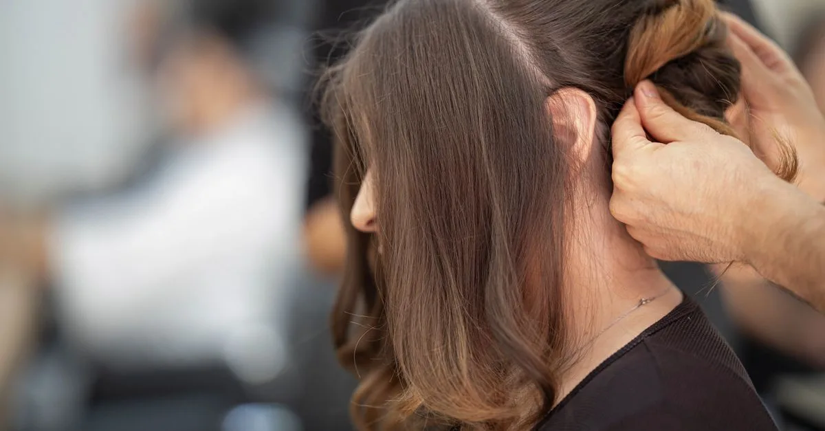découvrez les dernières tendances de coiffure pour tous les styles et toutes les occasions. inspirez-vous de nos conseils pour sublimer votre silhouette capillaire.