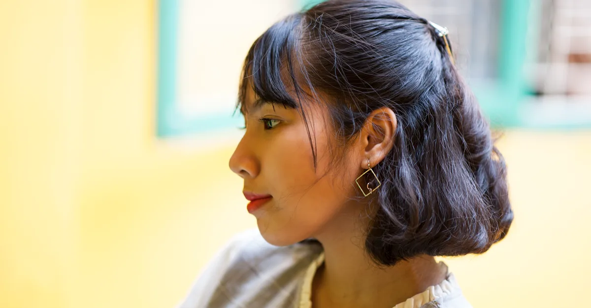 découvrez des coiffures spécialement conçues pour les cheveux fins, qui apportent volume et style tout en respectant la délicatesse de vos cheveux.