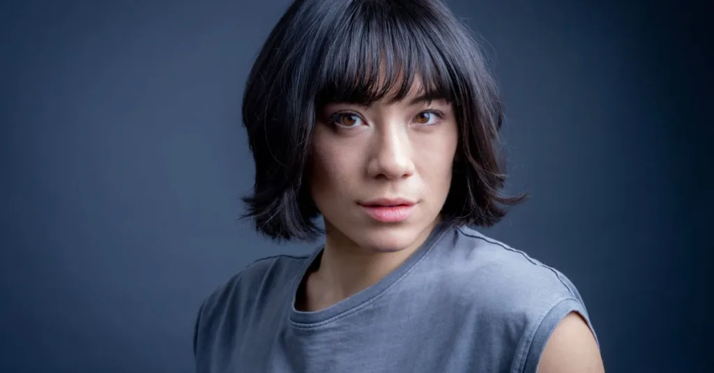 découvrez des idées de coupes de cheveux courtes adaptées aux visages ronds pour sublimer votre style avec élégance et modernité.