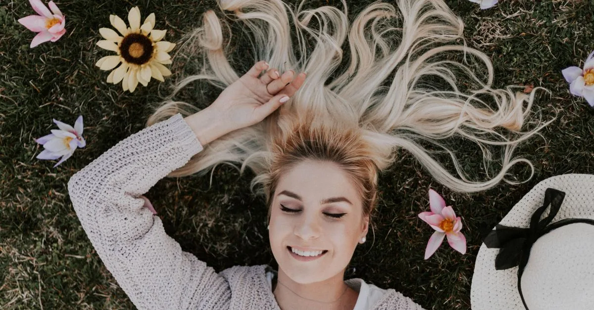 découvrez notre guide complet sur le blonde balayage, une technique de coloration naturelle et lumineuse pour sublimer vos cheveux.