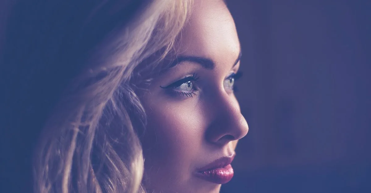 sublimez votre chevelure avec des mèches blondes naturelles et éclatantes. découvrez nos conseils et techniques pour des highlights parfaits.