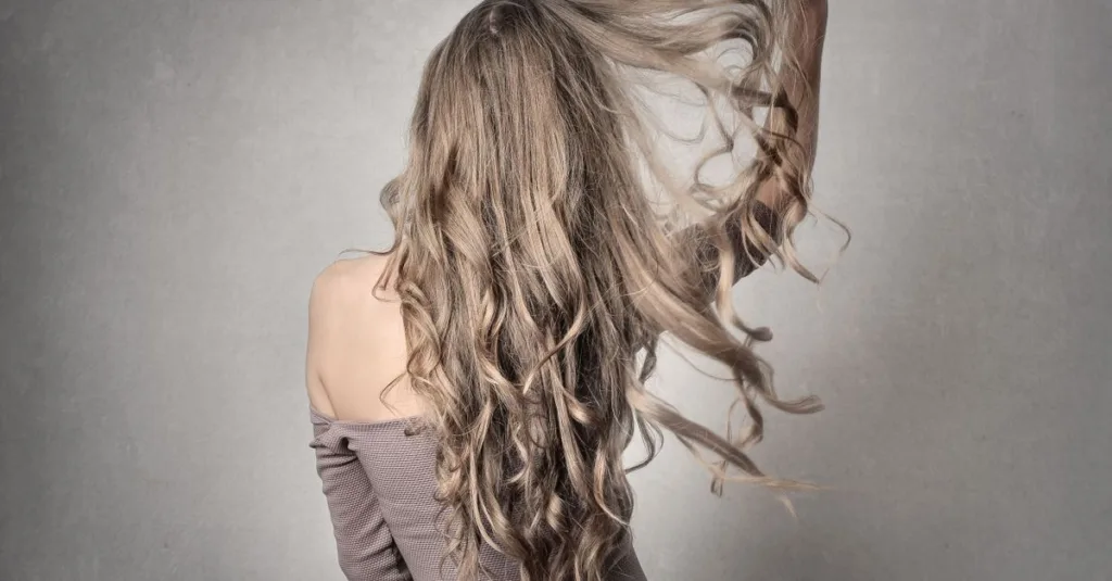 découvrez le style bronde, un mélange subtil de brun et de blond qui apporte éclat et modernité à votre coiffure. idéal pour illuminer votre visage avec naturel.