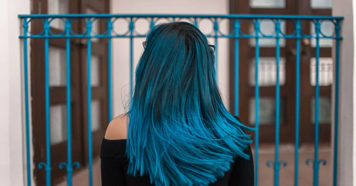 découvrez les tendances et conseils pour toutes les couleurs de cheveux, des teintes naturelles aux couleurs audacieuses, pour un style unique et éclatant.