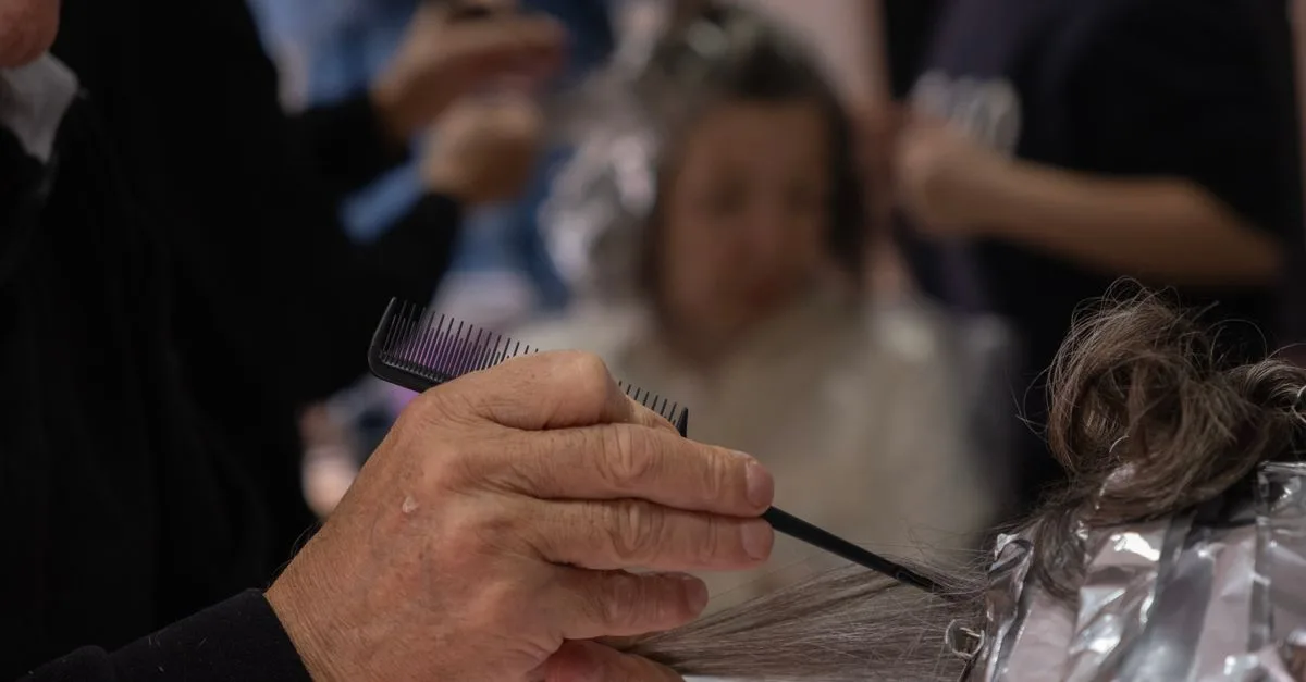 découvrez les différentes techniques de mèches pour sublimer votre coiffure grâce à des astuces professionnelles et des conseils adaptés à tous les types de cheveux.