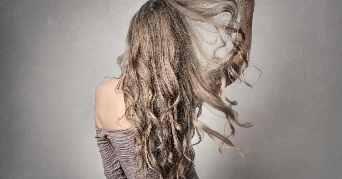 découvrez nos conseils et produits pour donner du volume à vos cheveux et obtenir une coiffure naturellement pleine de vie.