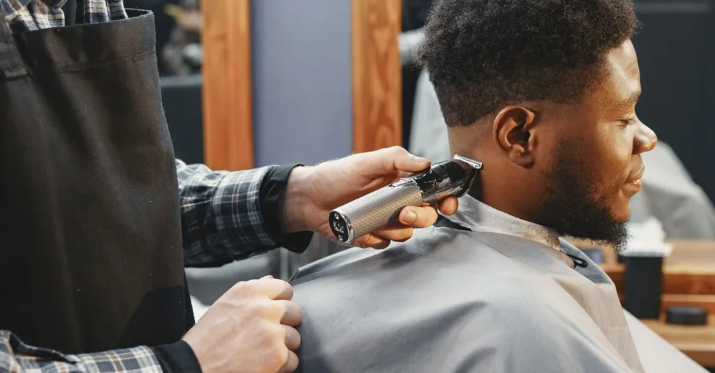 découvrez les coupes afro pour hommes, alliant style, modernité et authenticité pour sublimer vos cheveux naturels.