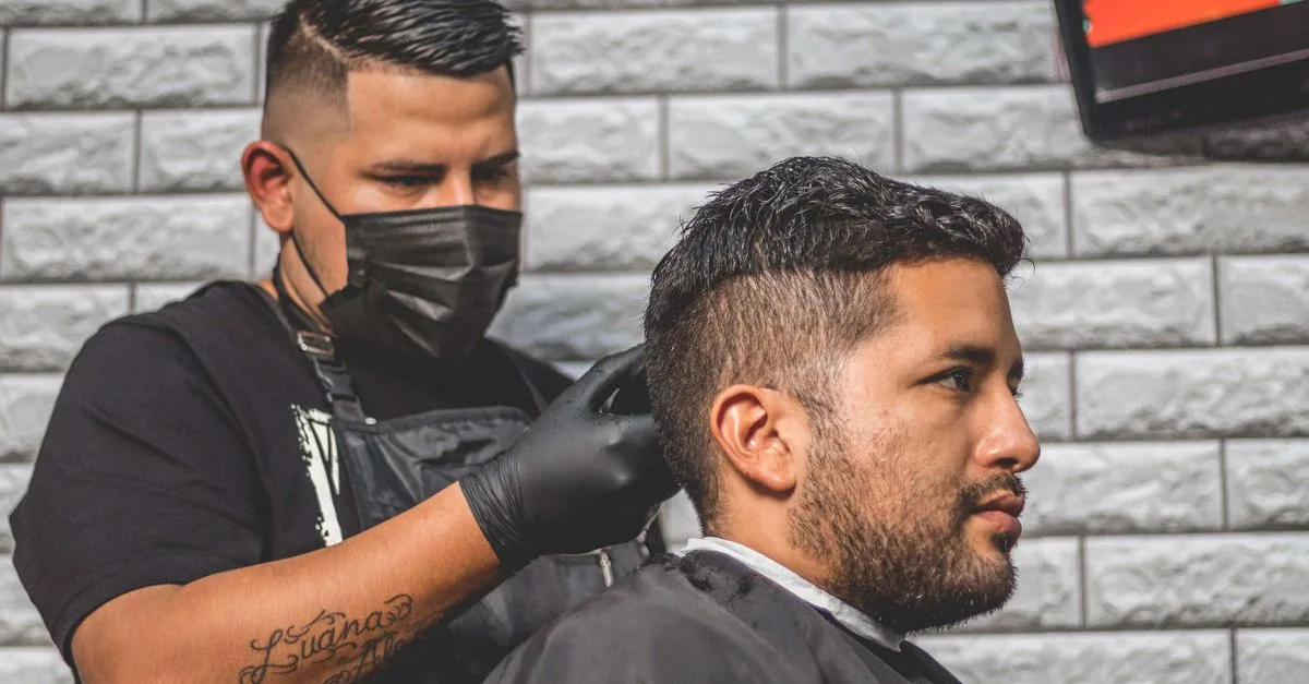 découvrez les coupes de cheveux dégradées pour hommes, alliant style moderne et élégance. trouvez l'inspiration pour un look frais et tendance.