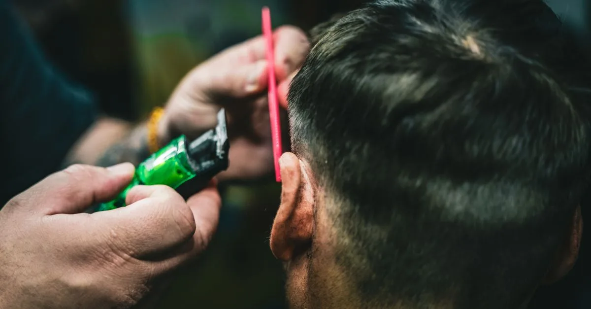 découvrez les coupes de cheveux dégradées pour hommes, alliant style moderne et élégance. trouvez l'inspiration pour un look tendance et soigné.