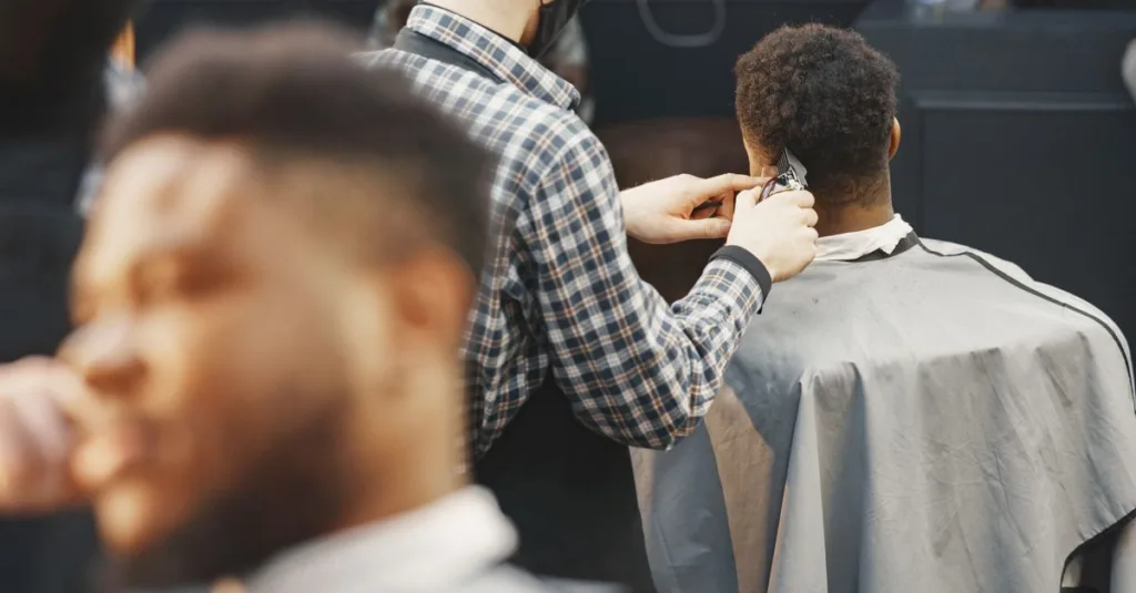 découvrez la coupe bol moderne pour hommes, alliant style contemporain et look audacieux, parfaite pour une allure tendance et soignée.