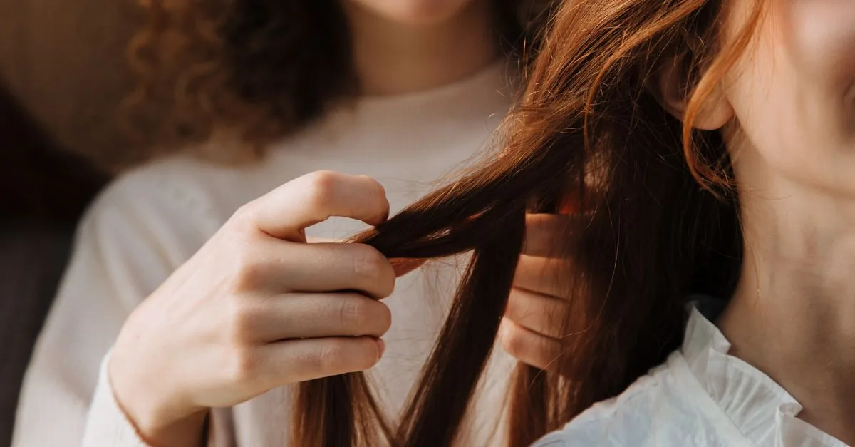 réparez les pointes fourchues efficacement grâce à nos solutions innovantes pour des cheveux sains et éclatants.