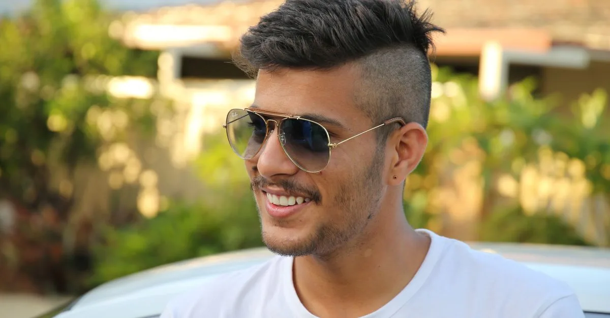 découvrez la coupe undercut, un style de coiffure moderne et tendance alliant élégance et audace pour un look unique.