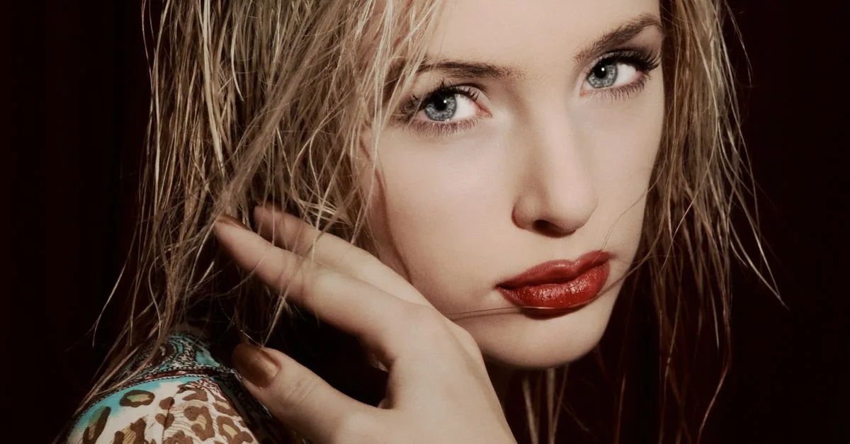 découvrez la teinte venetian blonde, une couleur de cheveux élégante et lumineuse qui apporte chaleur et éclat naturel à votre look.
