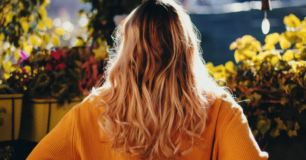 découvrez le balayage venetian blonde, une technique de coloration qui apporte lumière et naturel à vos cheveux grâce à des reflets blonds chauds et dorés inspirés de la beauté vénitienne.
