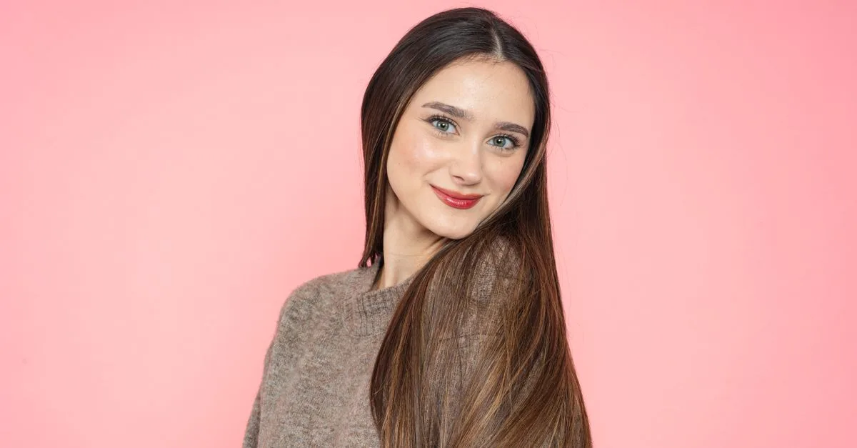 découvrez nos solutions efficaces pour couvrir les cheveux gris et retrouver une couleur brun naturel et éclatante.